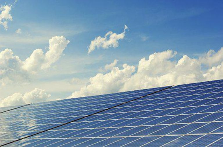 Skupina SolidSun vyvinula novou baterii pro fotovoltaické elektrárny