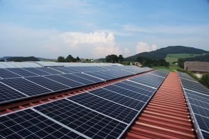 Zájem o fotovoltaiky je podle ČEZ za 2 roky osminásobný, stát jich chce 100.000