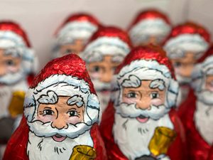 Průzkum: Více než polovina Čechů nerecykluje obaly od vánočních figurek
