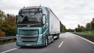 Lidl jako první řetězec v ČR zásobuje prodejny elektrickým kamionem